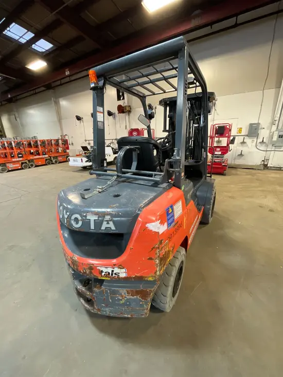 2019 Toyota 8FGU30 Warehouse Forklift