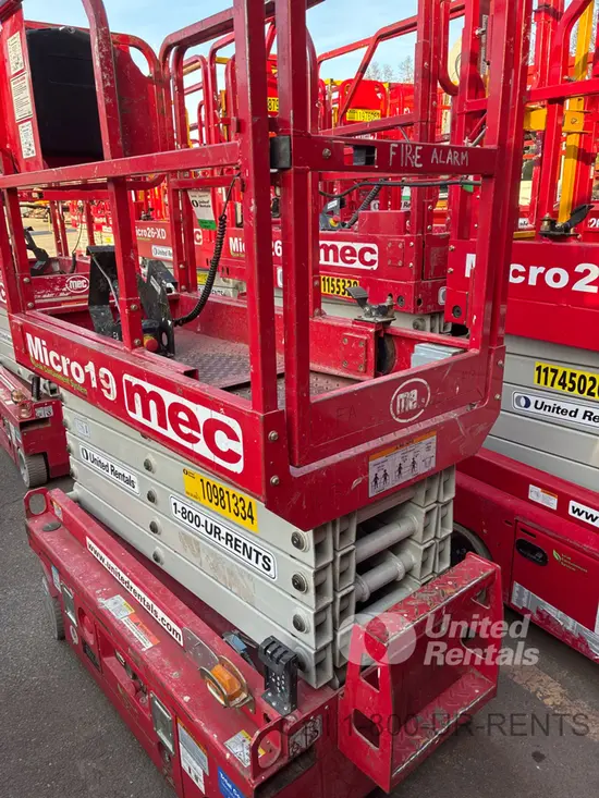 2019 MEC MICRO 19 Scissor Lift