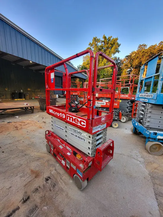 2018 MEC MICRO 19 Scissor Lift