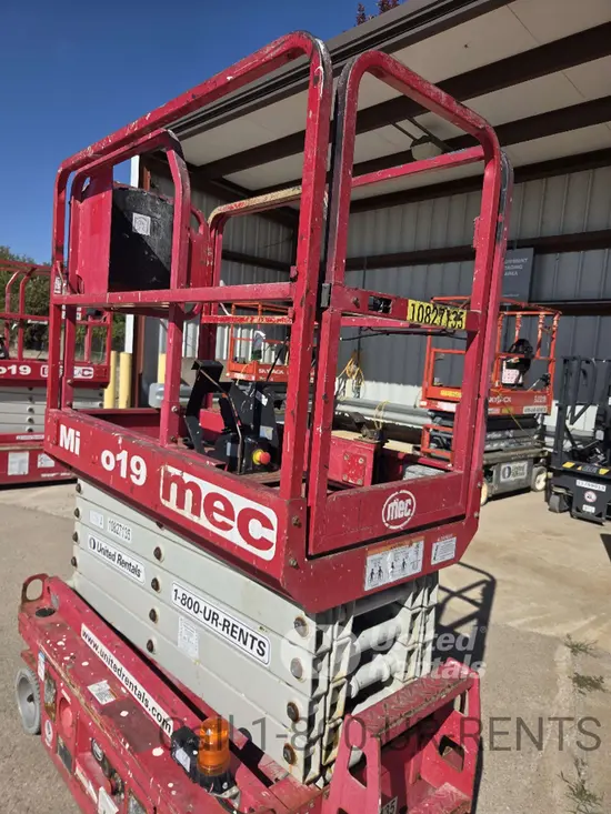 2018 MEC MICRO 19 Scissor Lift