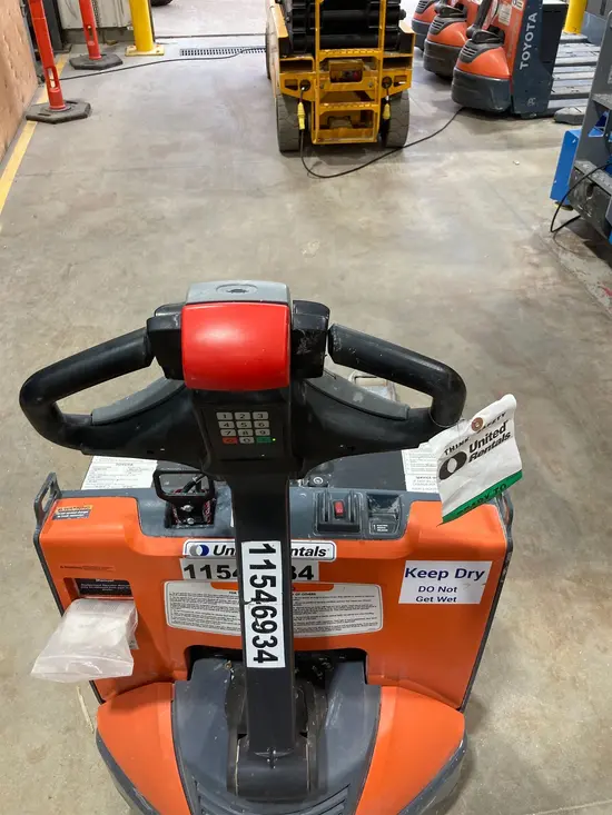 2022 Toyota 8HBW23 Jack