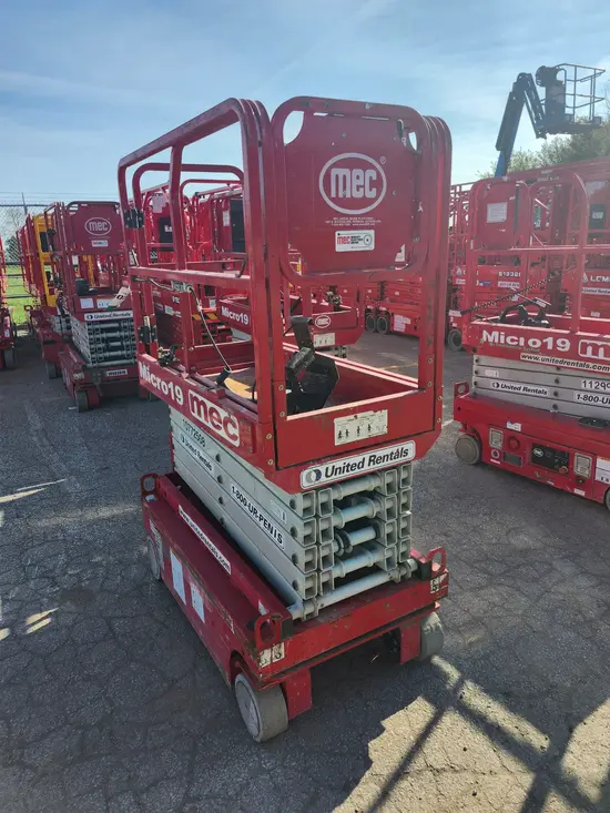 2018 MEC MICRO 19 Scissor Lift