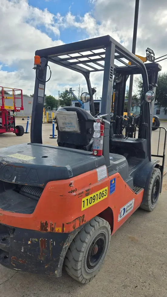 2020 Toyota 8FDU30 Warehouse Forklift