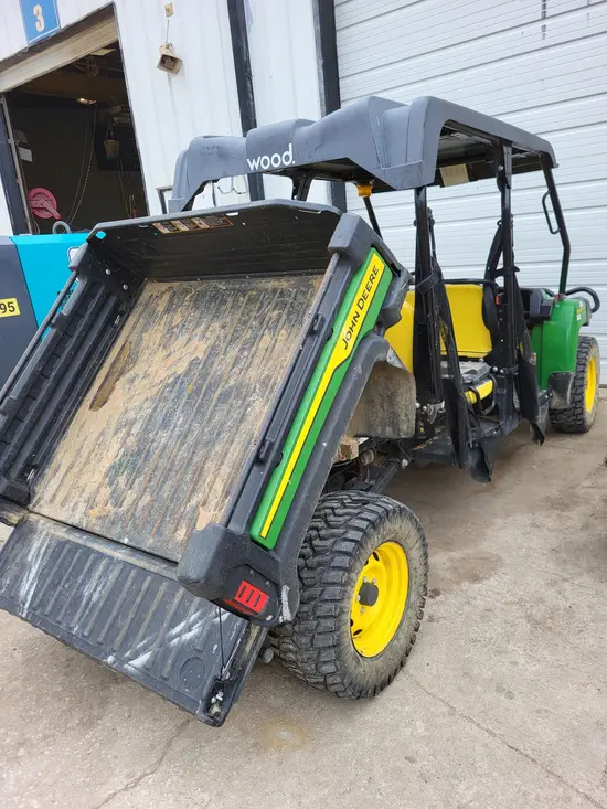 2022 John Deere XUV855M Utility Vehicle