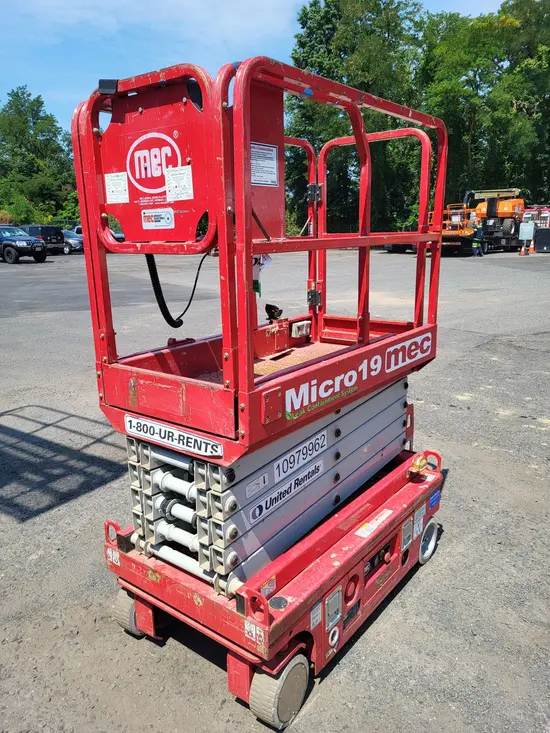 2019 MEC MICRO 19 Scissor Lift