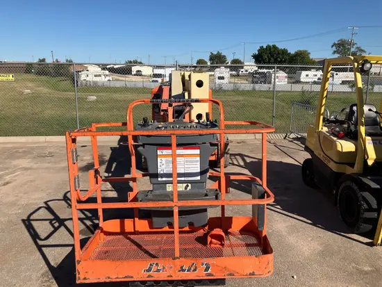 2013 JLG E450AJ Articulating Boom Lift