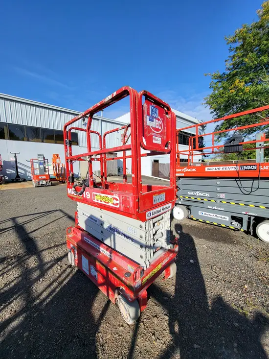 2019 MEC MICRO 19 Scissor Lift