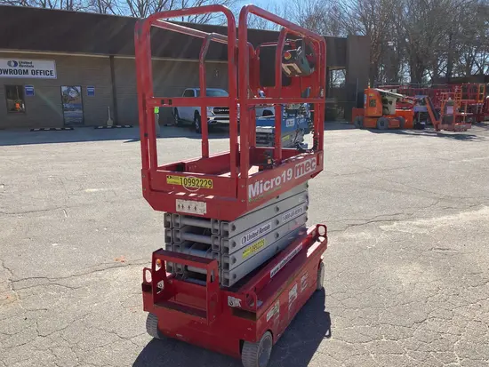 2019 MEC MICRO 19 Scissor Lift