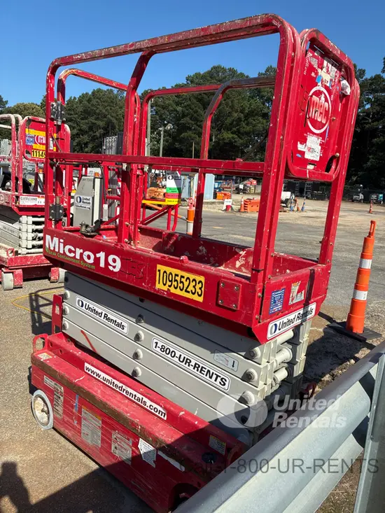 2019 MEC MICRO 19 Scissor Lift
