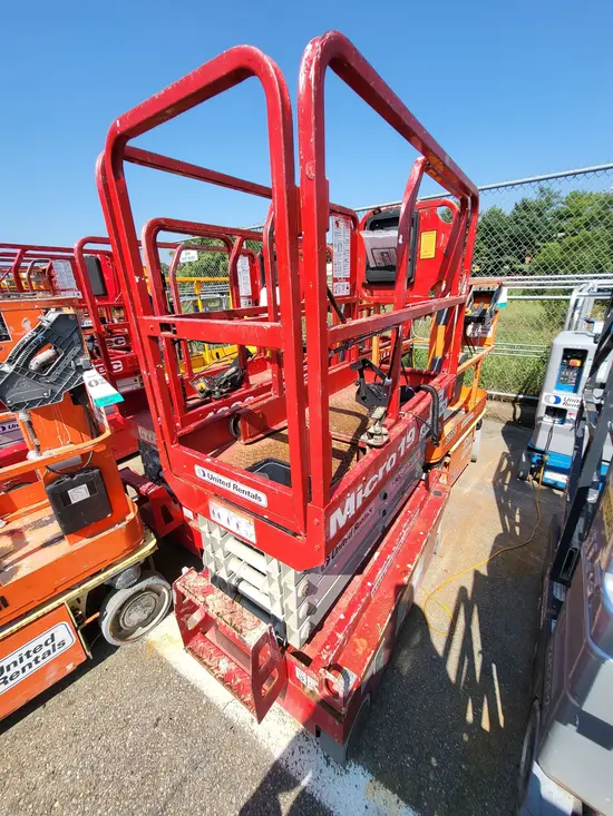 2018 MEC MICRO 19 Scissor Lift