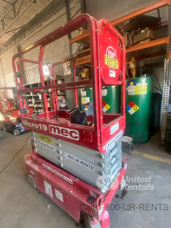 2019 MEC MICRO 19 Scissor Lift