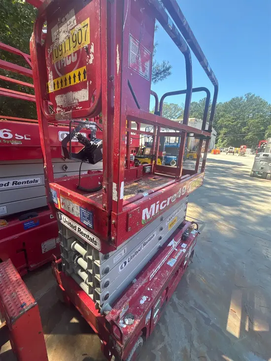 2019 MEC MICRO 19 Scissor Lift
