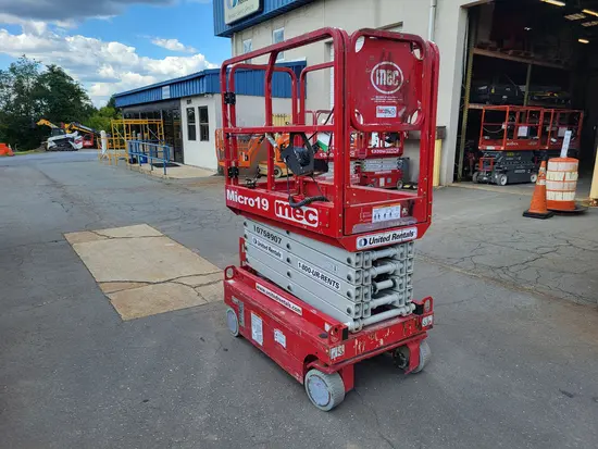 2018 MEC MICRO 19 Scissor Lift