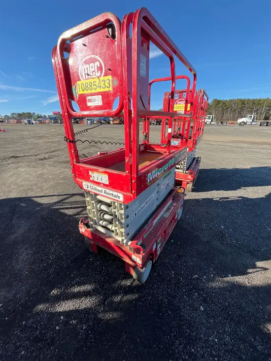 2019 MEC MICRO 19 Scissor Lift