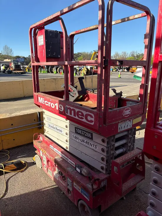2018 MEC MICRO 19 Scissor Lift
