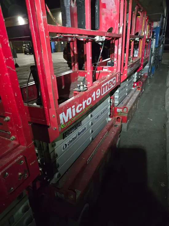 2019 MEC MICRO 19 Scissor Lift