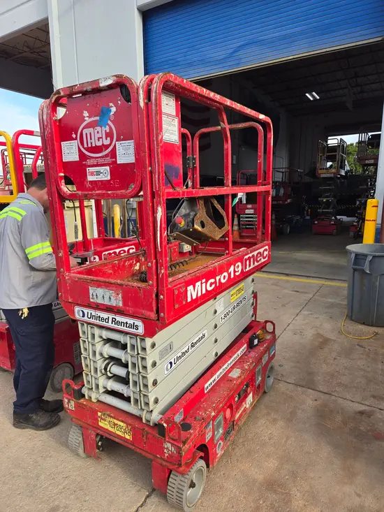 2018 MEC MICRO 19 Scissor Lift