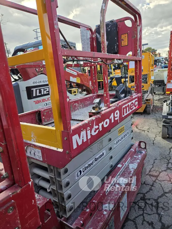 2018 MEC MICRO 19 Scissor Lift