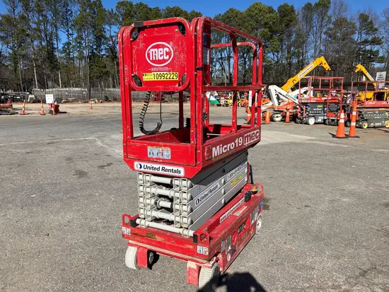 2019 MEC MICRO 19 Scissor Lift
