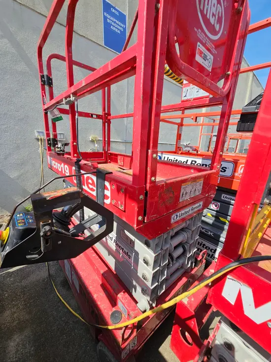 2018 MEC MICRO 19 Scissor Lift