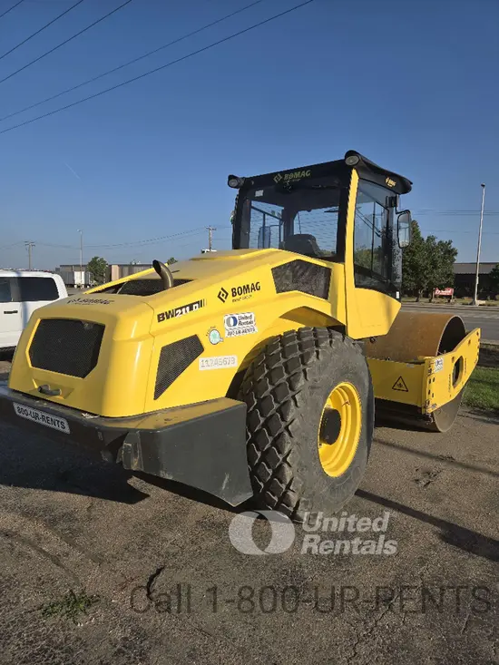2021 BOMAG BW211D-5 Single Drum Roller