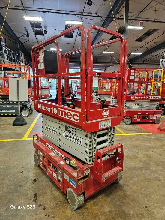 2018 MEC MICRO 19 Scissor Lift