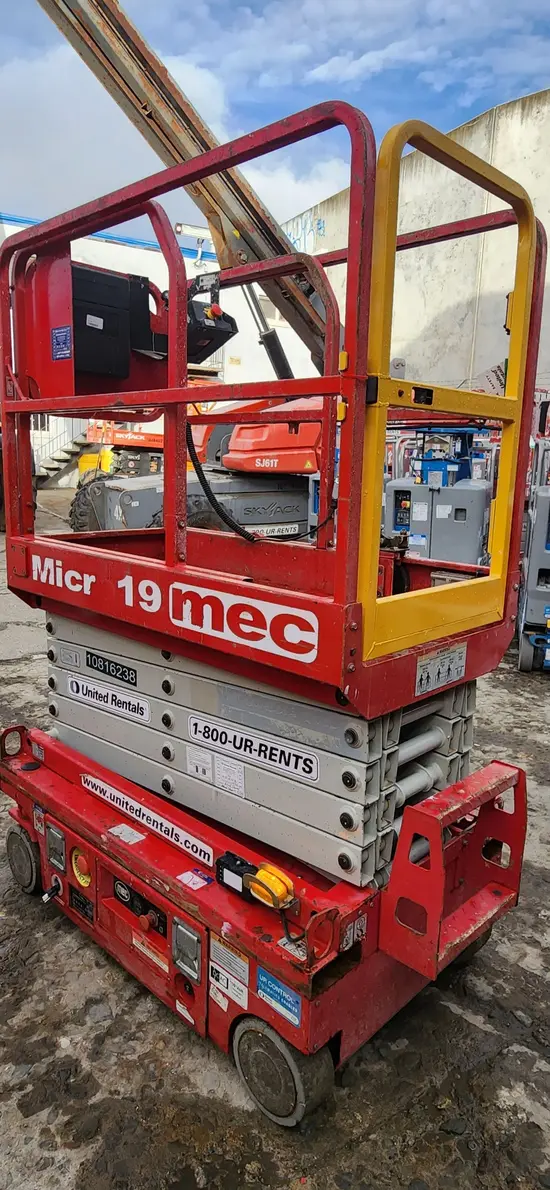 2018 MEC MICRO 19 Scissor Lift
