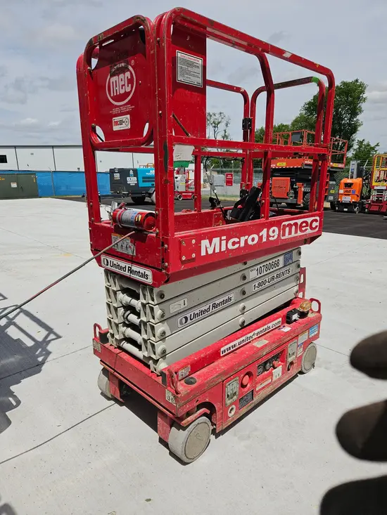 2018 MEC MICRO 19 Scissor Lift