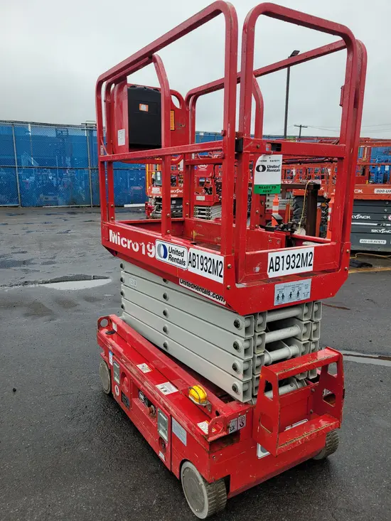 2018 MEC MICRO 19 Scissor Lift
