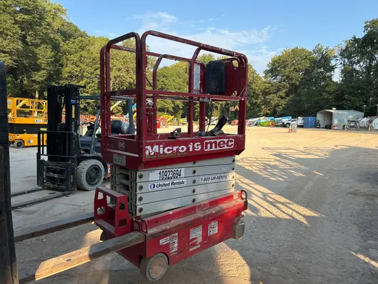 2019 MEC MICRO 19 Scissor Lift