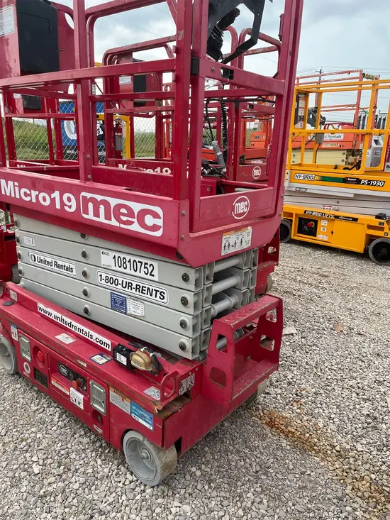 2018 MEC MICRO 19 Scissor Lift