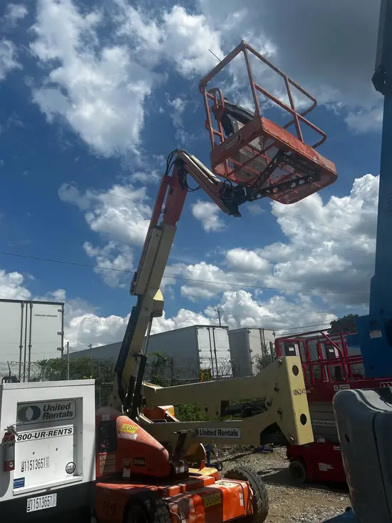 2013 JLG E450AJ Articulating Boom Lift
