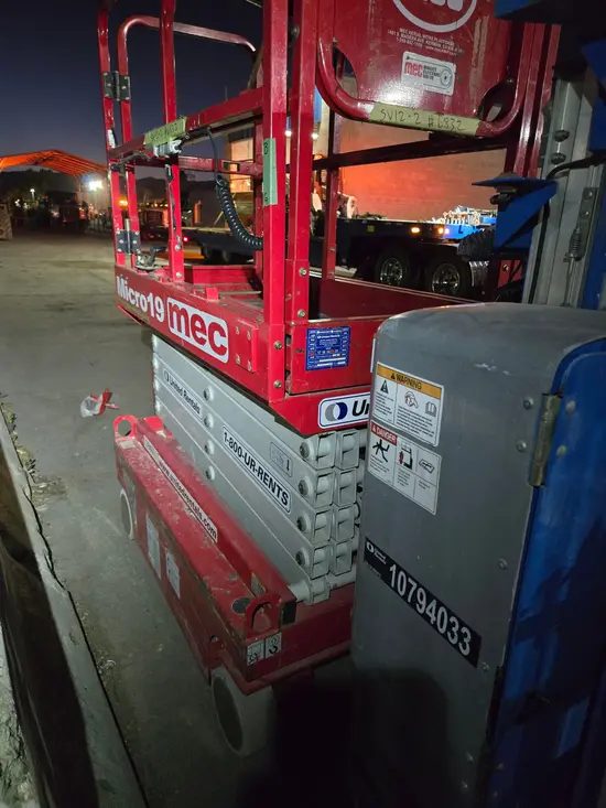 2019 MEC MICRO 19 Scissor Lift