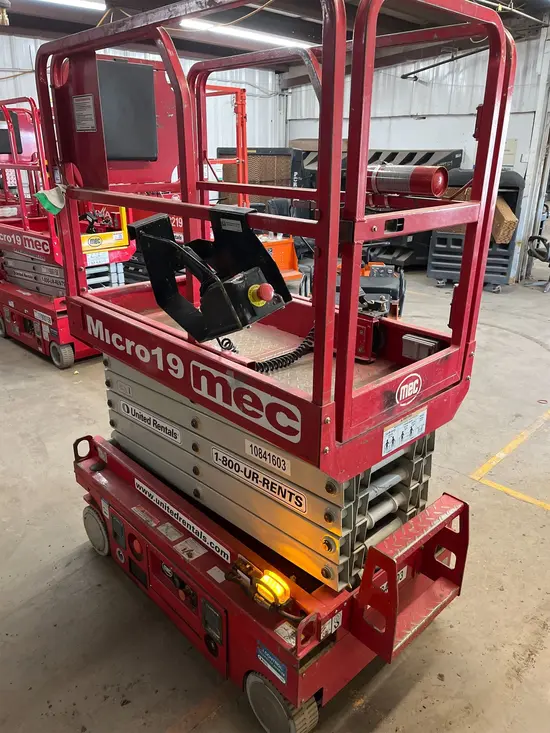 2018 MEC MICRO 19 Scissor Lift