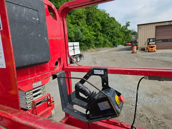 2018 MEC MICRO 19 Scissor Lift