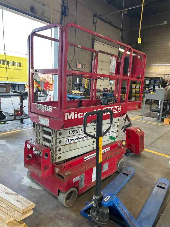 2018 MEC MICRO 19 Scissor Lift