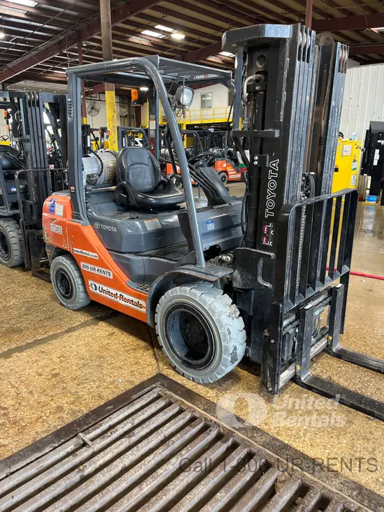 2018 Toyota 8FGU30 Warehouse Forklift