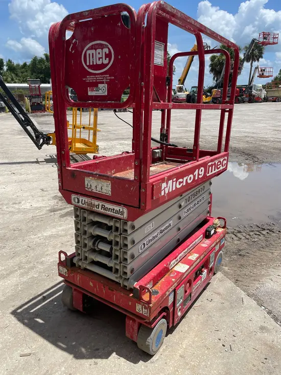 2018 MEC MICRO 19 Scissor Lift