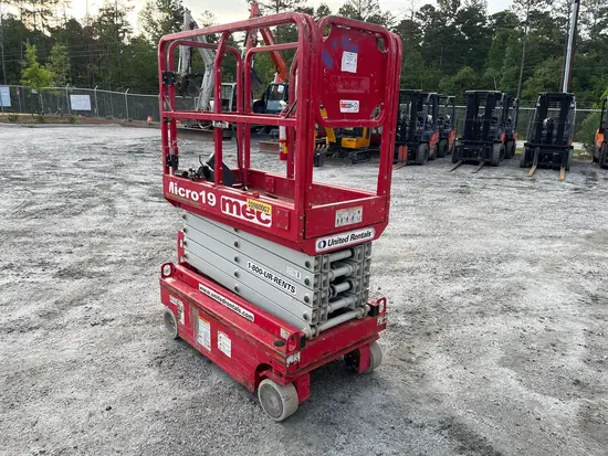 2019 MEC MICRO 19 Scissor Lift