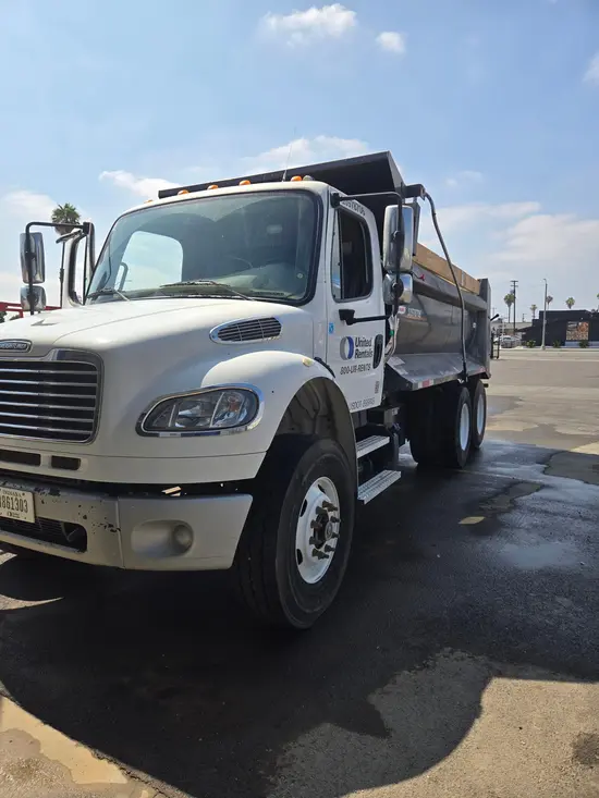 2020 Freightliner M2-106 Truck