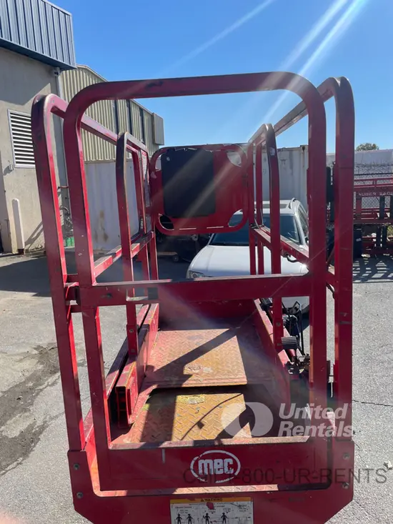 2019 MEC MICRO 19 Scissor Lift