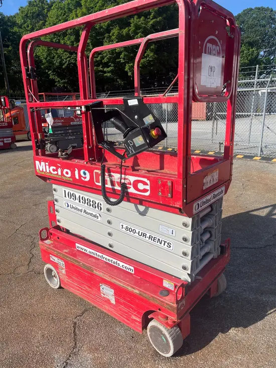 2019 MEC MICRO 19 Scissor Lift