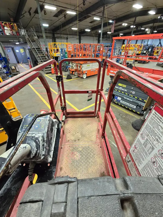 2018 MEC MICRO 19 Scissor Lift