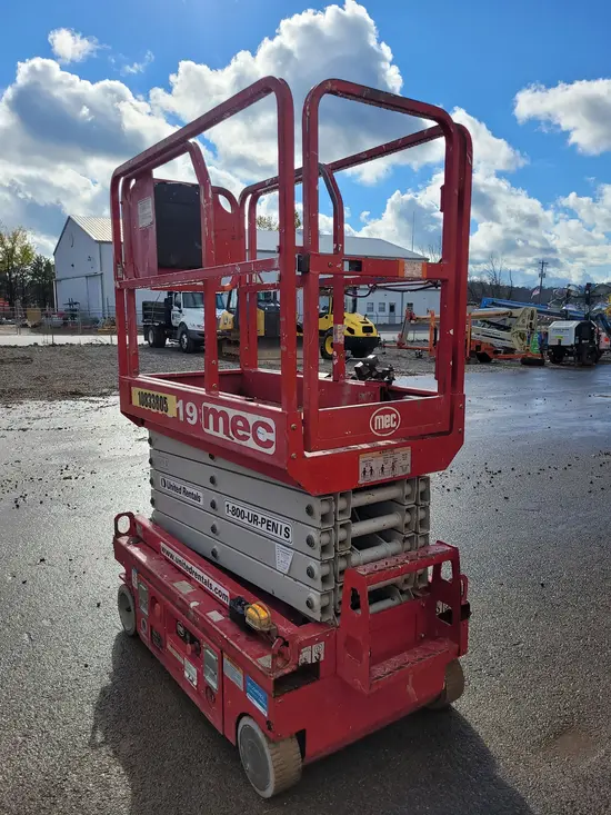 2018 MEC MICRO 19 Scissor Lift