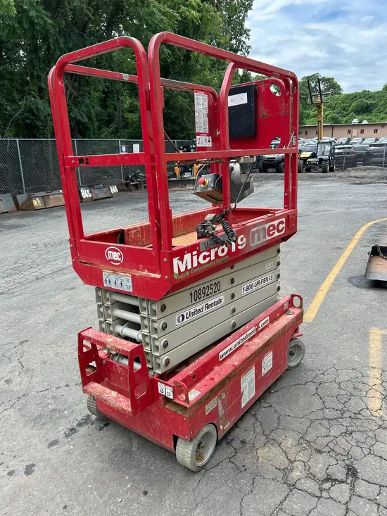 2019 MEC MICRO 19 Scissor Lift