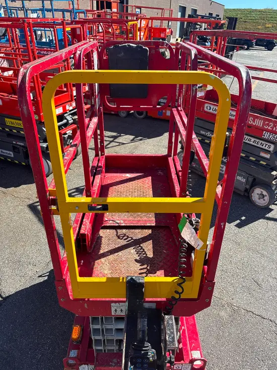 2018 MEC MICRO 19 Scissor Lift