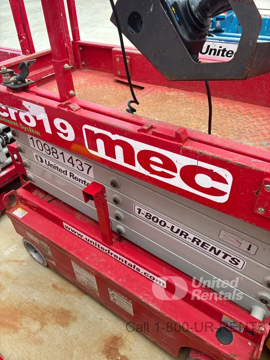 2019 MEC MICRO 19 Scissor Lift