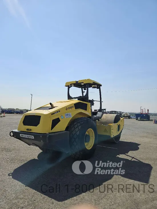 2021 BOMAG BW211D-5 Single Drum Roller