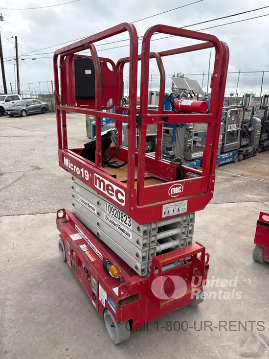 2019 MEC MICRO 19 Scissor Lift