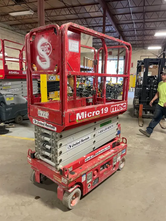 2019 MEC MICRO 19 Scissor Lift